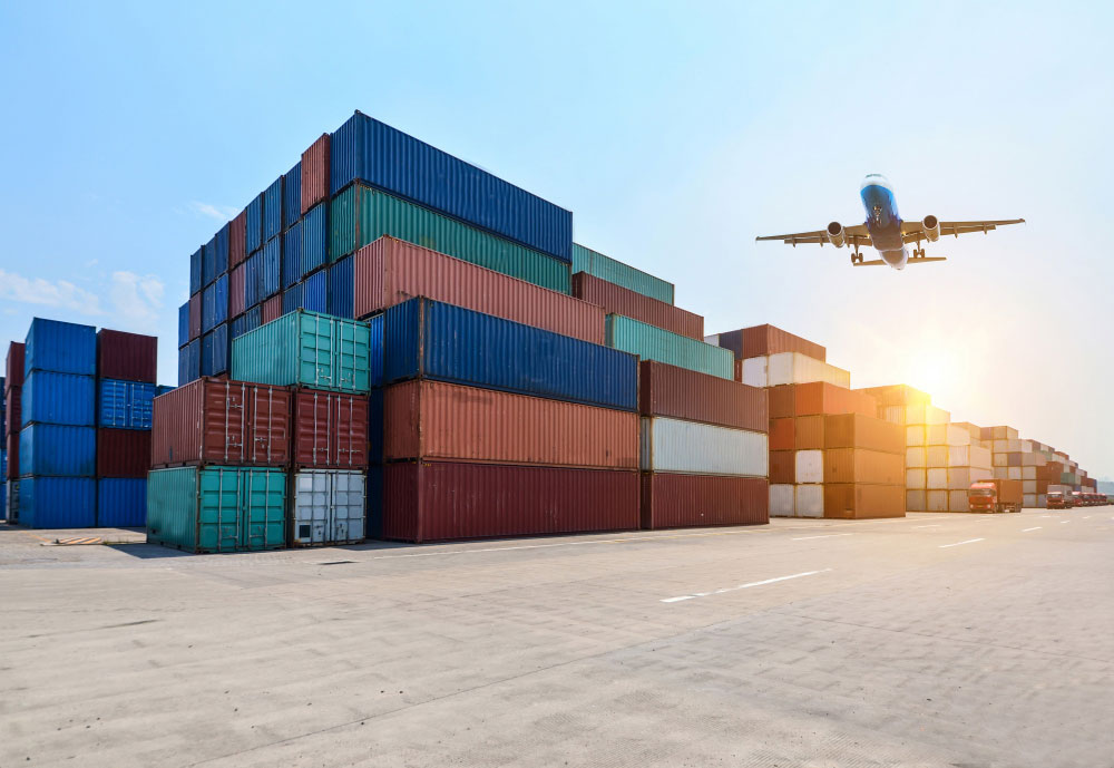 Luchtvracht en warehousing bij Schiphol met moderne distributiecentra en logistieke processen.