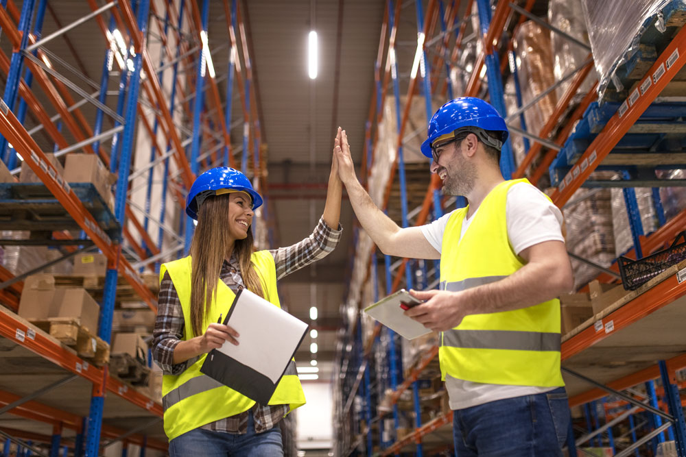 Vacatures voor heftruck- en reachtruckchauffeurs in de logistieke sector rond Schiphol.
