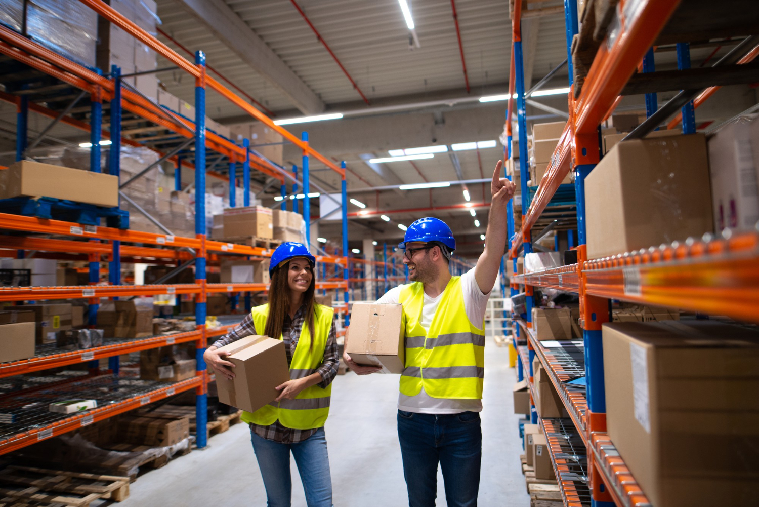 Werkgever bespreekt afspraken met tijdelijk logistiek personeel
